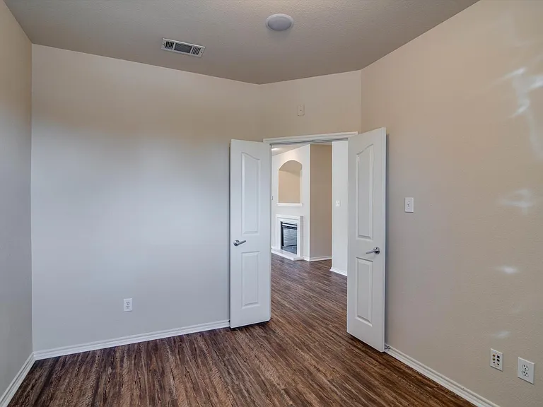 10860 Hawks Landing Rd — Photo 8