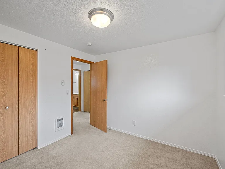 Manhattan Apartments - Normandy Park — Photo 25