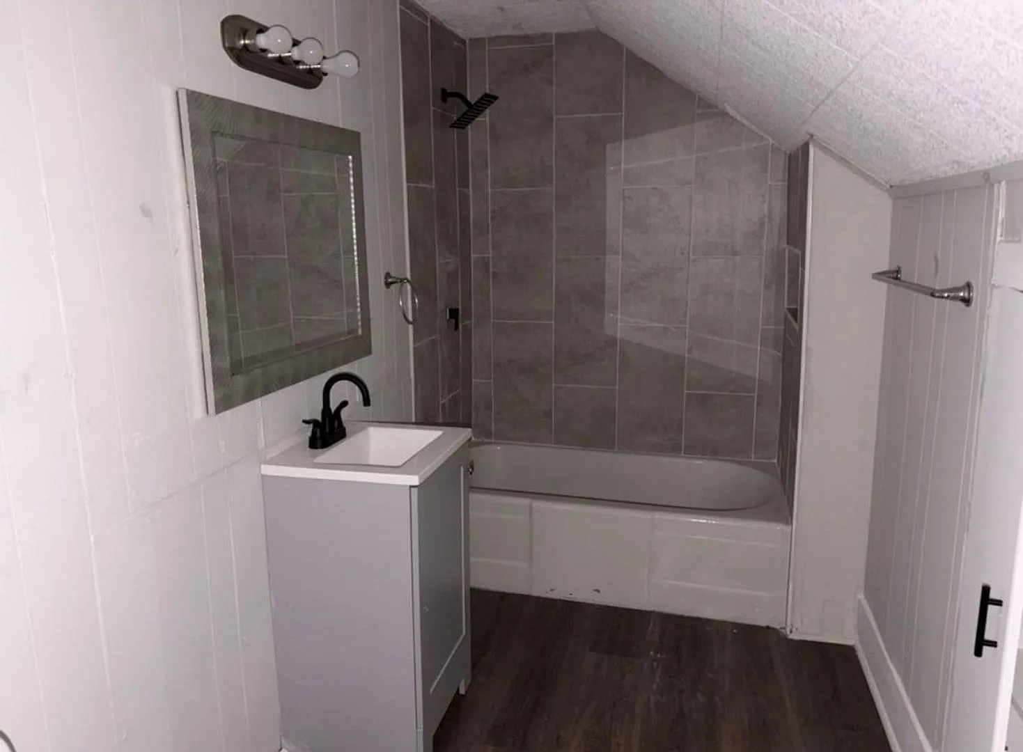 Spacious 5BR Duplex in Port Arthur — Photo 2