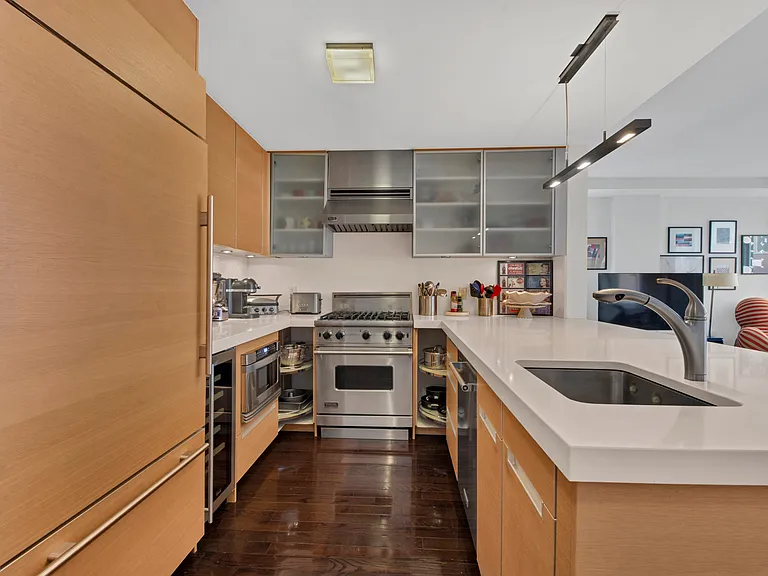462 W 58th St #6B — Photo 6