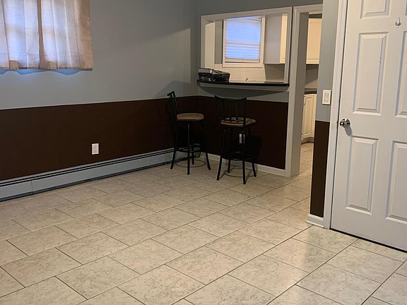 4th image of 118 Douglas Ave
