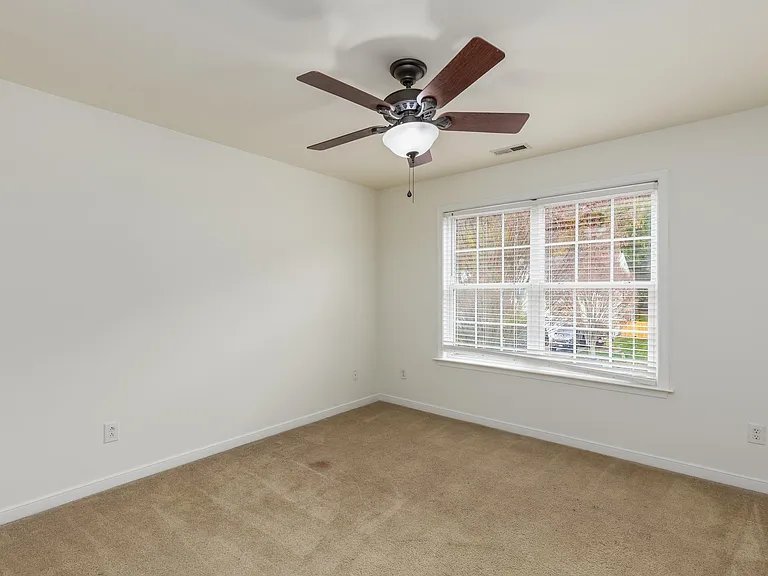 504 Queensbury Ln — Photo 27