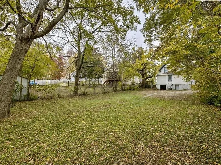 1424 W Walnut St #A — Photo 18