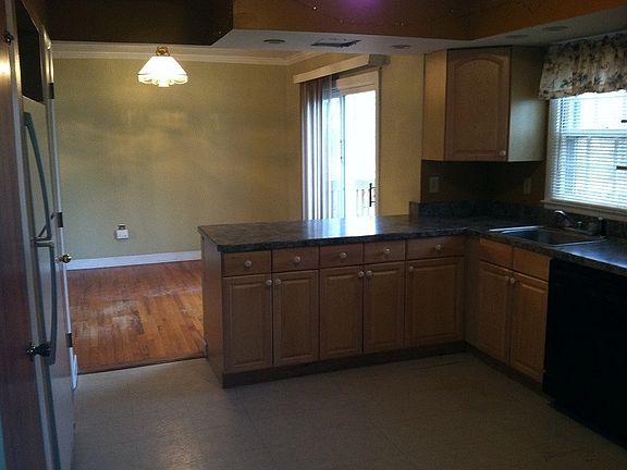 4th image of 8 Leo Ave