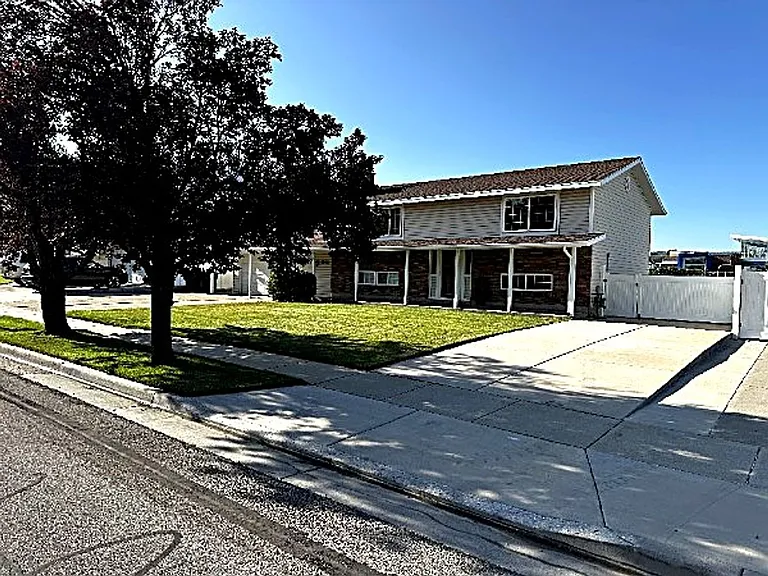 1102 E Sleepy Hollow Ln — Photo 27