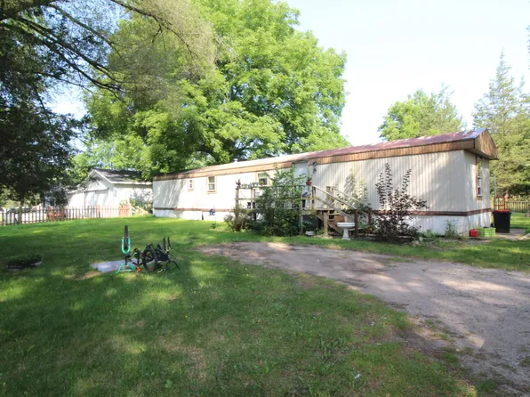 5516 S Croton Hardy Dr, Newaygo, MI 49337