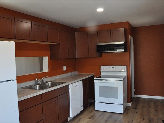 2nd image of 1208 38th St SE