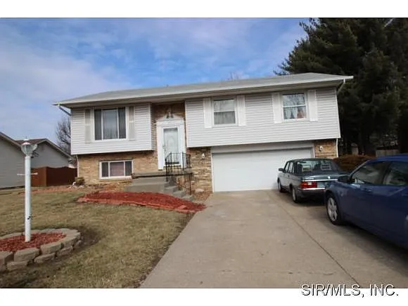 321 Fieldcrest Dr photo 1