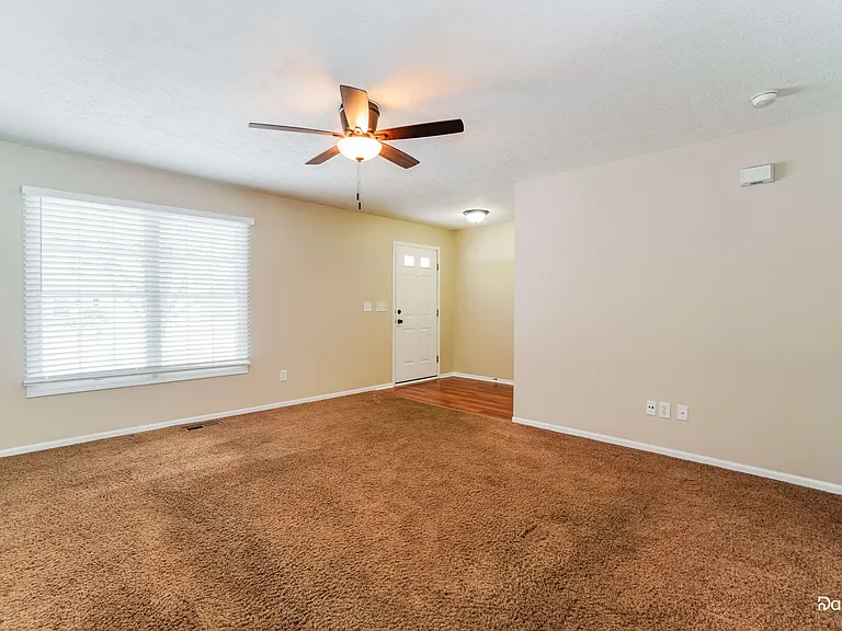 405 Flat River St — Photo 6