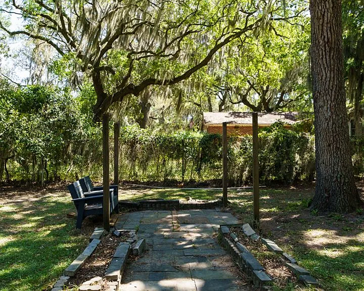 1606 Madrid Ave — Photo 42