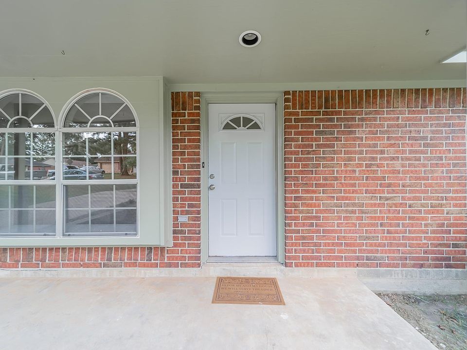 1st image of 306 Laurie Ln