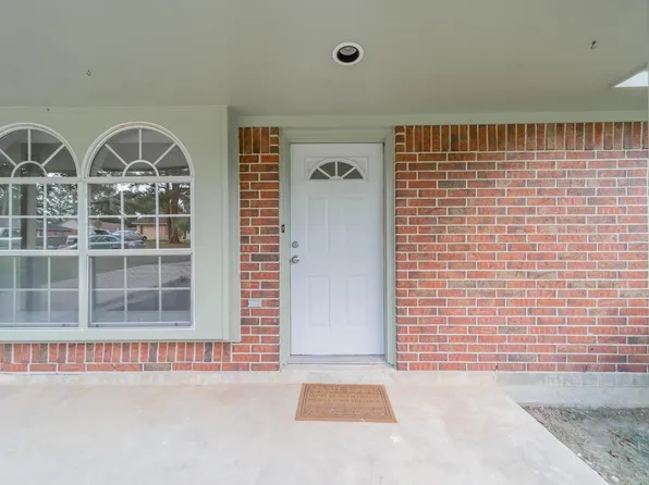 306 Laurie Ln, Willis, TX 77378