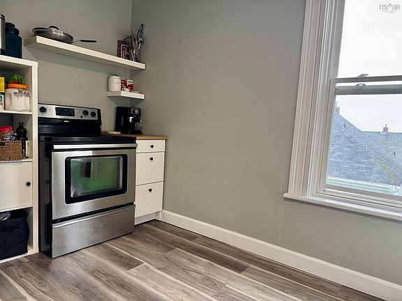 5th image of 67 Lyman St