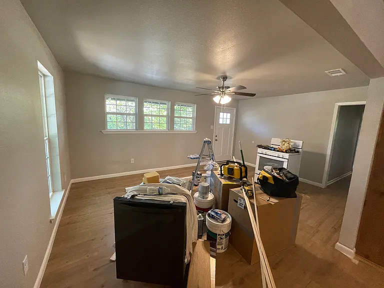904 Kingston Rd — Photo 5