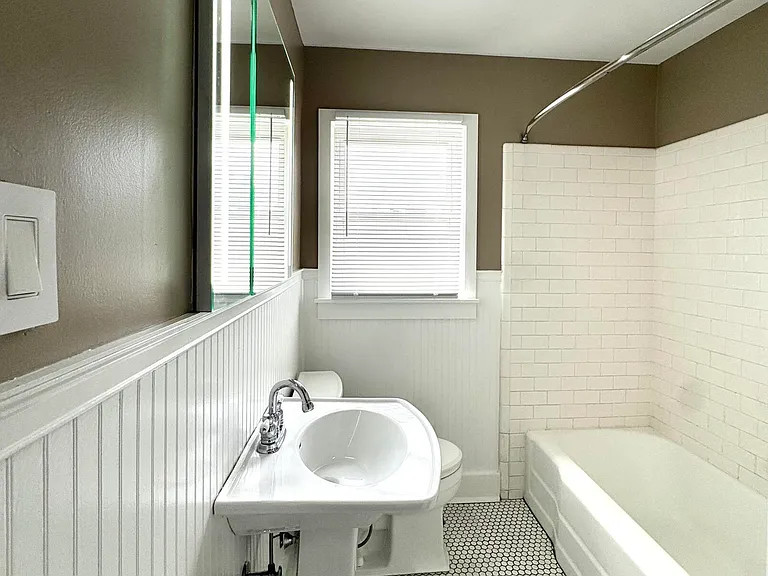 2564 Millbrook Dr — Photo 20