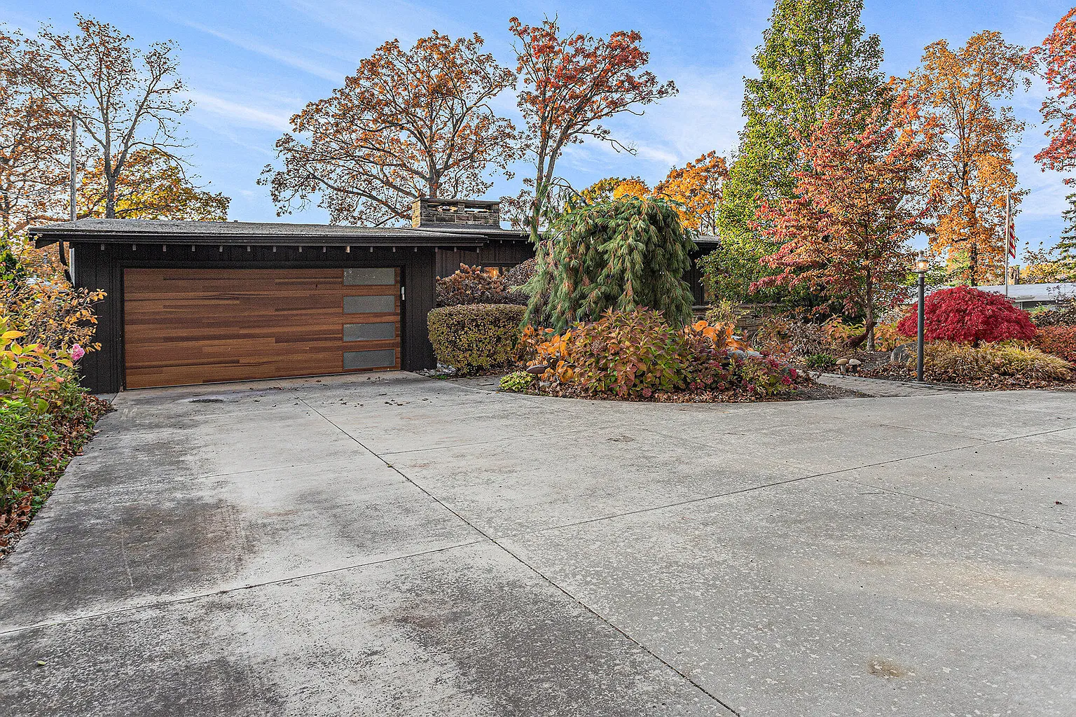 8 Hiawatha Dr photo 1