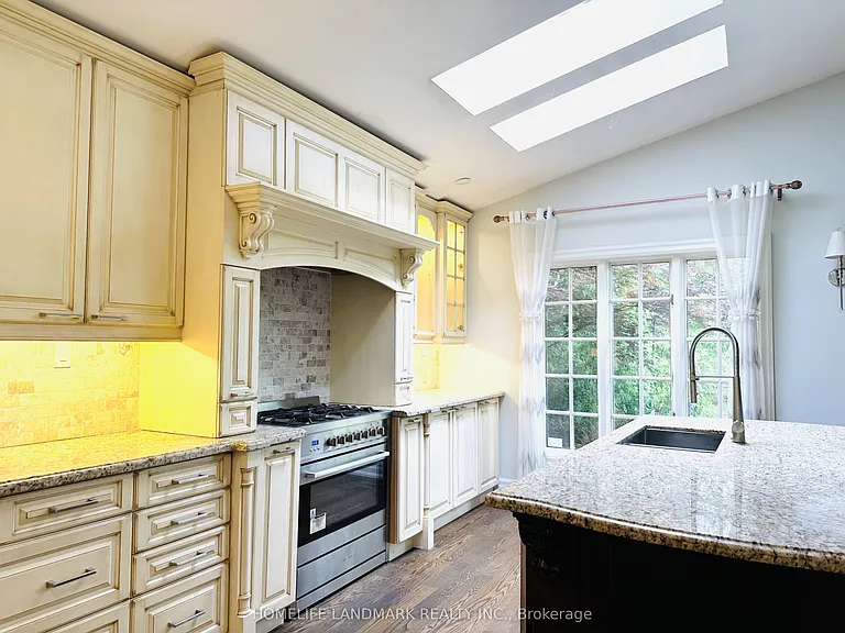 125 Bannatyne Dr — Photo 10