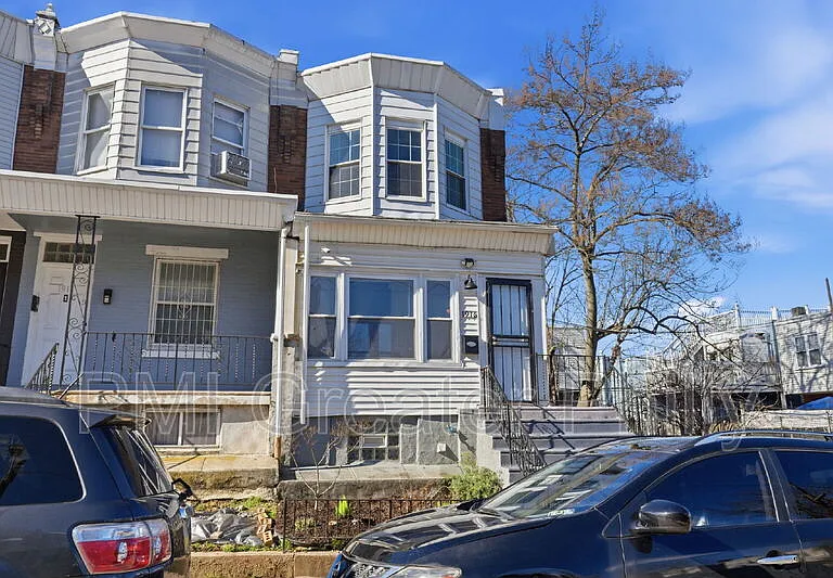 1916 S Salford St — Photo 2