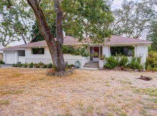 2541 Nottingham Rd, Oak Bay, BC V8R 6C7