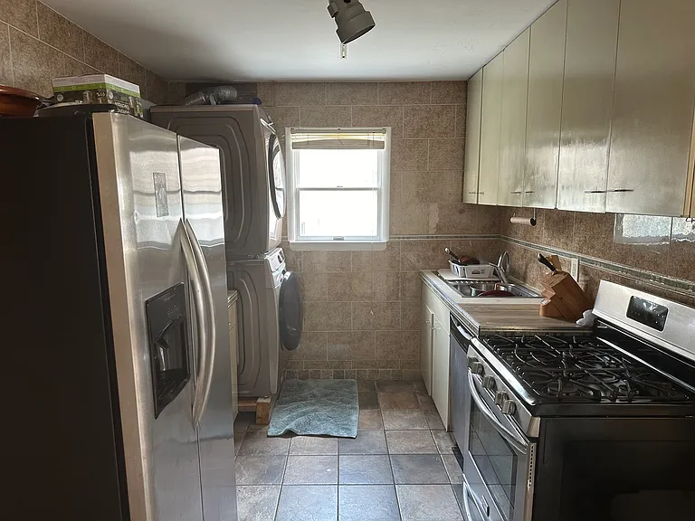 31 Illinois Ave #1 — Photo 11