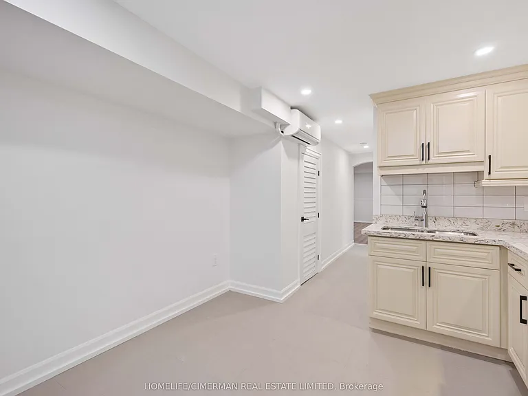 861 Ossington Ave #LOWER — Photo 19