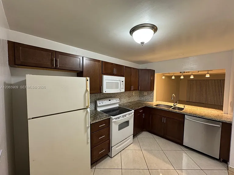 3022 Coral Springs Dr #1043 — Photo 2