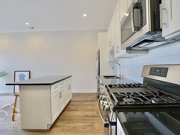 2nd image of 929 W Irving Park Rd #201