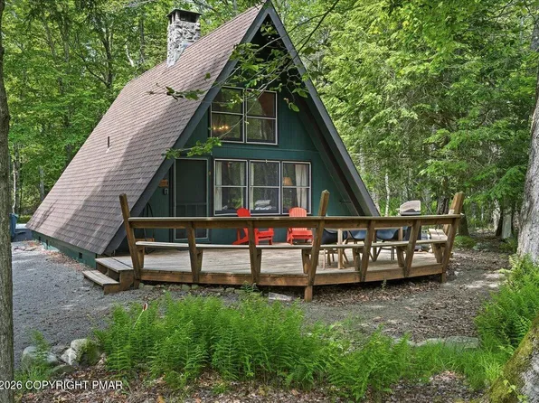 2394 Overlook Ln, Pocono Pines, PA 18350