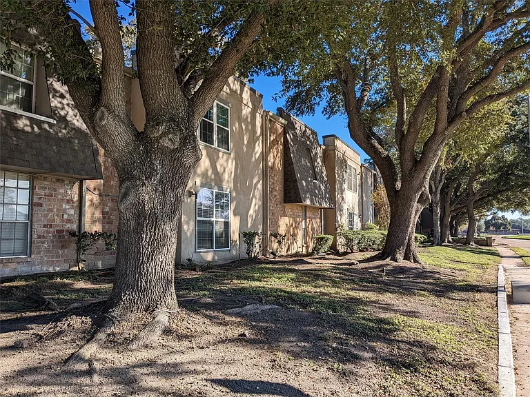 5550 N Braeswood Blvd #135 — Photo 2