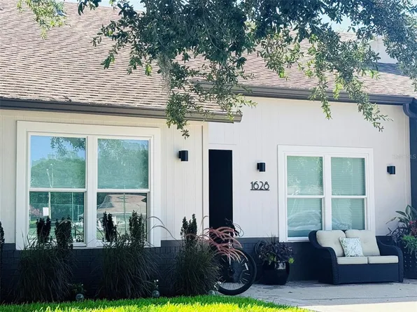 1628 Tropical Ct, Tavares, FL 32778