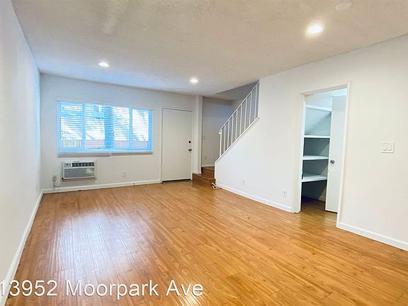 4th image of 13952 Moorpark St APT 4