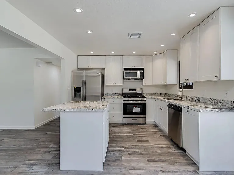 1221 E Henry St — Photo 10