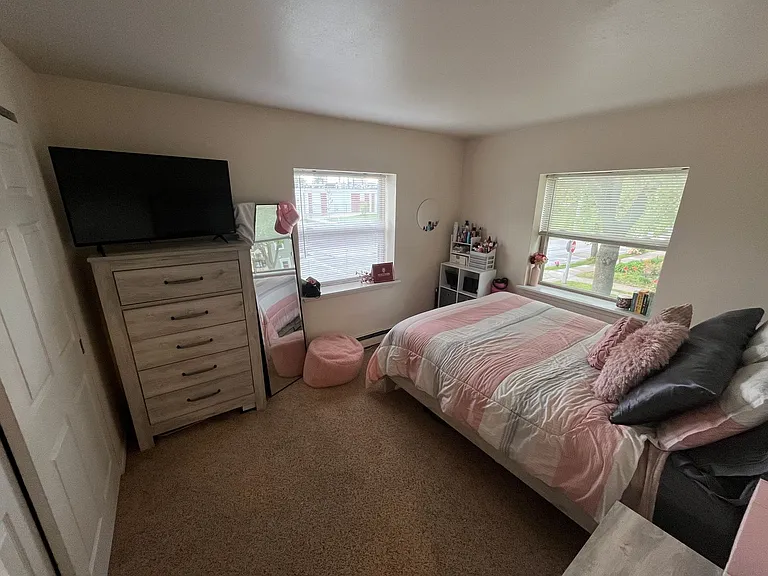 2030 N Oakland Ave — Photo 45
