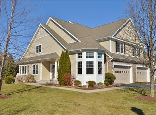 27 Carnoustie Cir, Bloomfield, CT 06002