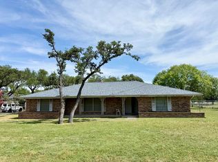 107 Royal Oaks Rd, Kerrville, TX 78028