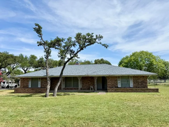 107 Royal Oaks Rd, Kerrville, TX 78028