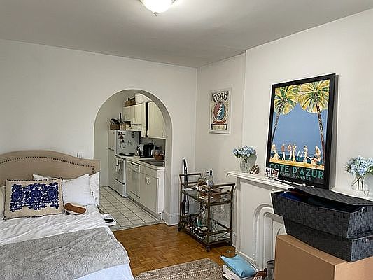 4th image of 647 2nd Ave APT 3C