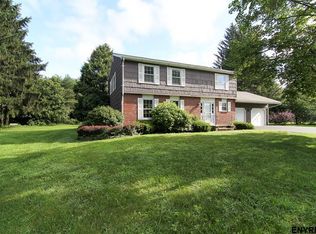 21 Hawthorn Dr, Valatie, NY 12184