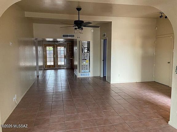 3rd image of 833 W Hawaii Dr