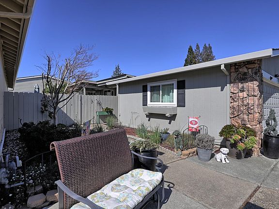 3rd image of 276 Cherry Ct #276