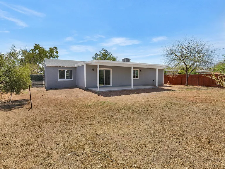 2217 E Silver St — Photo 22