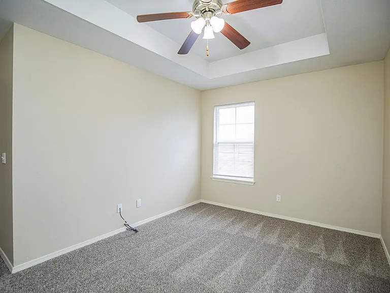 131 Foxglove St — Photo 12