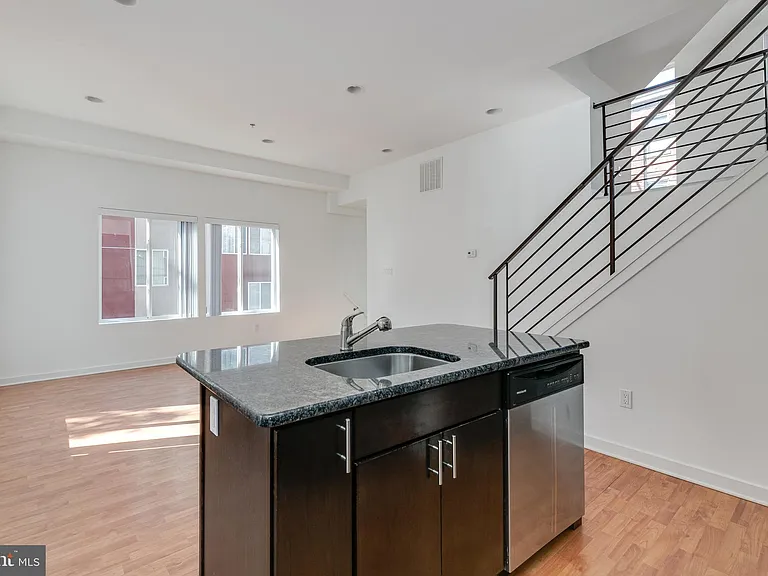 228 W George St #218 — Photo 10