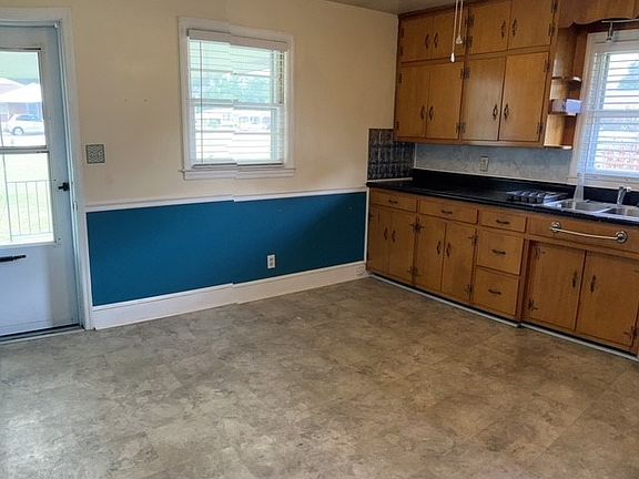 3rd image of 145 Orchard Dr