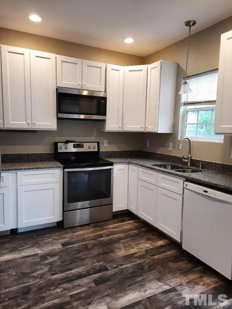 6 bed, 3.0 bath, 1800 sqft, $2,095 — Photo 2