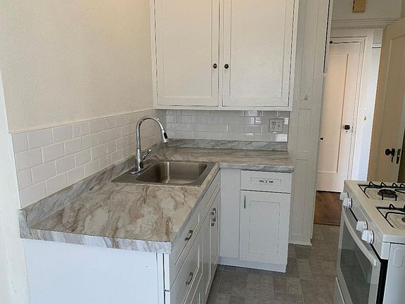 5th image of 801 S Gramercy Dr #16217660