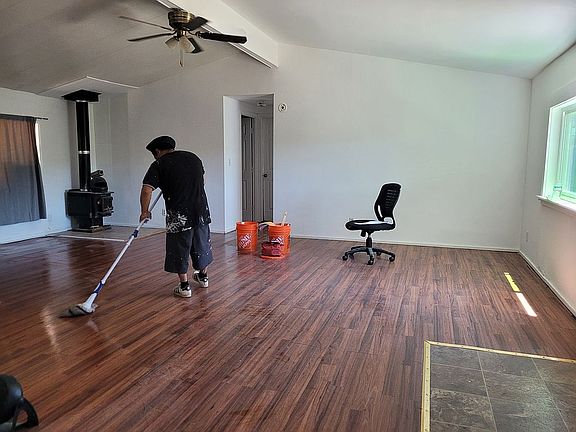 4th image of 20375 Wildwood West Dr