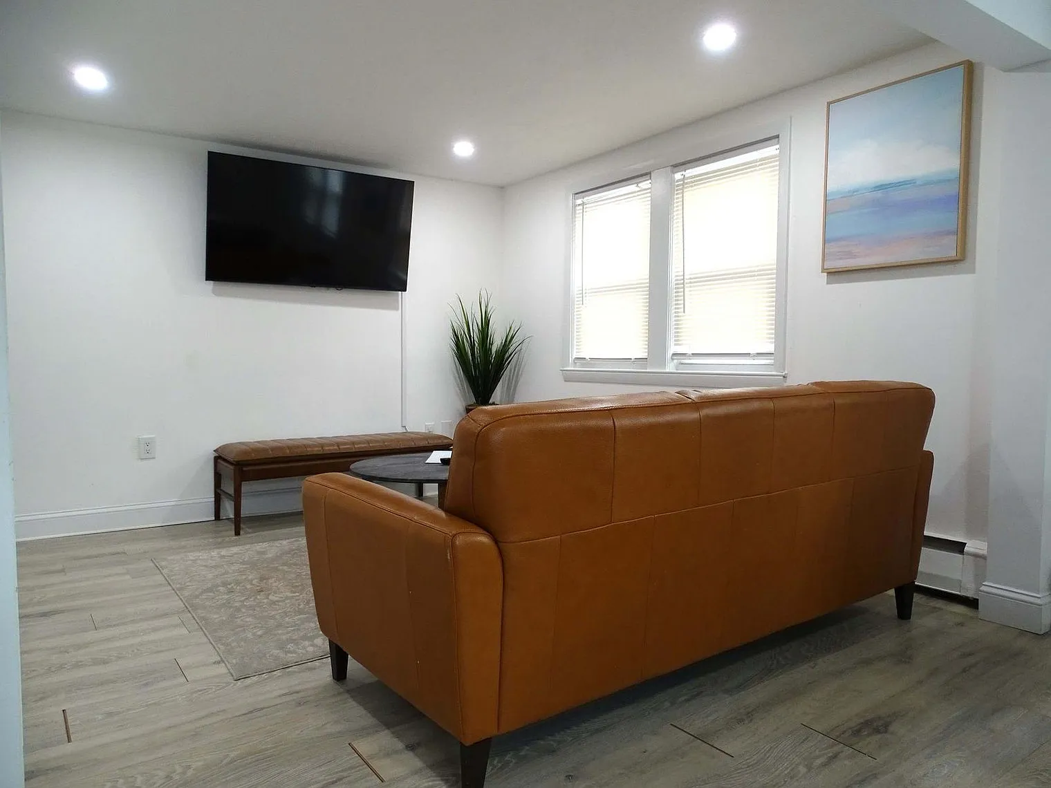 3 bed, 1.0 bath, 1097 sqft, $3,480 — Photo 3