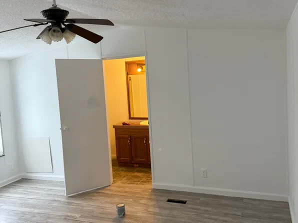306 Jordan Rd #306, Borden, IN 47106