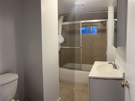 2nd floor Bathroom